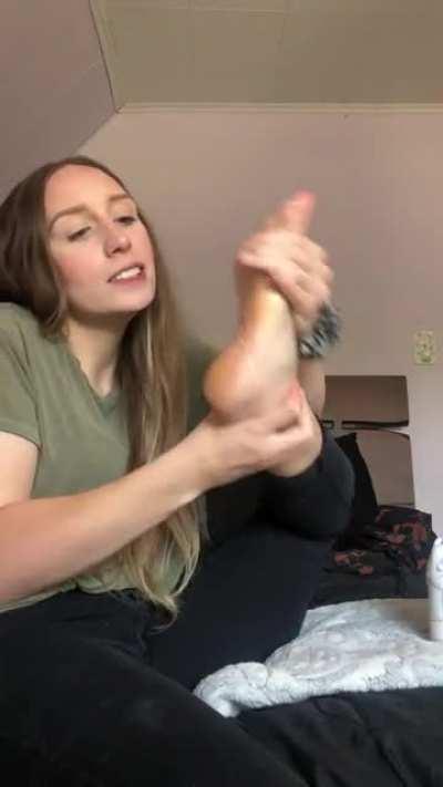 I was about to cum in my pants 😳💦🤤