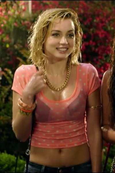 Ana de Armas - Wet & Shivering at 60fps