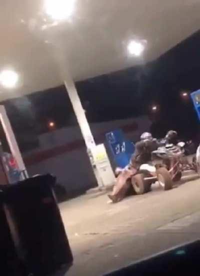 Man overpowers cops 💪