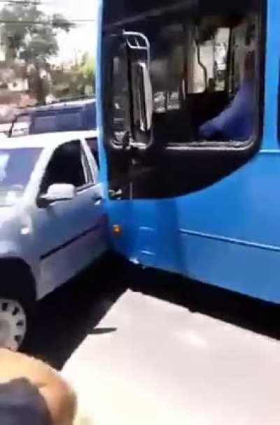 A bus driver has a little chat with some thugs in Chile