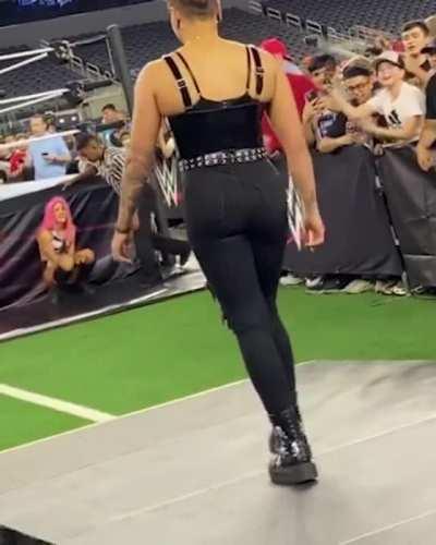 Rhea Always Wearing Those Tight Ass Jeans