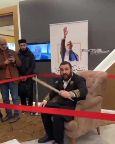 27 Nisan 1909'a kadar Osmanlı İmparatorluğu'nda mutlak hakimiyet sağlayan II. Abdülhamit'in torunu Orhan Osmanoğlu, Hamas lideri Yahya Sinvar'ın son anlarını canlandırdı.