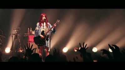 Centimeter from My White final concert