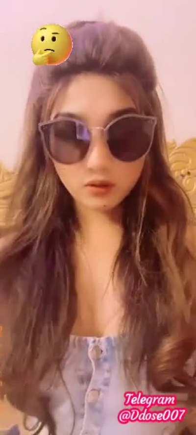 😲Pic's & 2 VIDEO'S🔥🥰 Famous Tiktoker Drunk & Crosses all Limits in her Latest Insta Live 🔴 Topless & Pressing her Boobs with more than 500 people Watching LIVE 🥰🔥