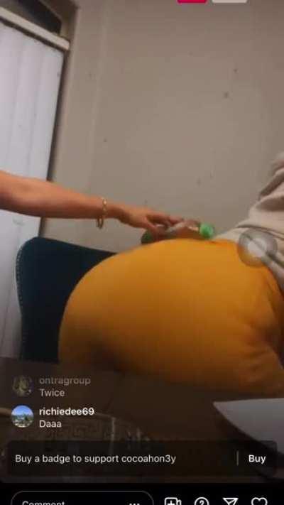 Look at the second clip omg