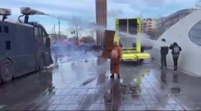 Going to a corona protest and not following orders