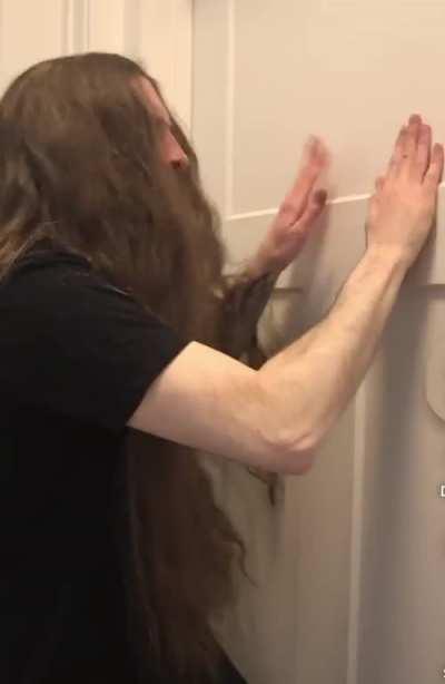 How drummer knocks on the door!