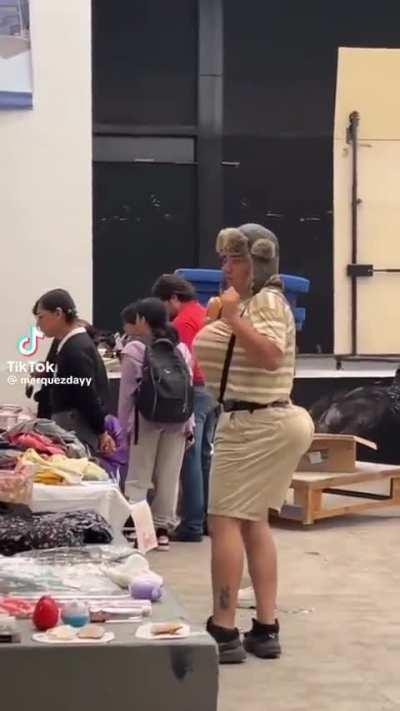 Ay don Ramón,el de atrás paga