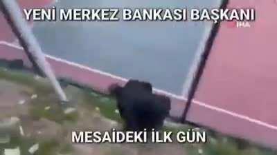 Merkez bankasi nin yeni uzaktan kumandali baskani Şahap Kavcıoğlu mesainin ilk gununde😂