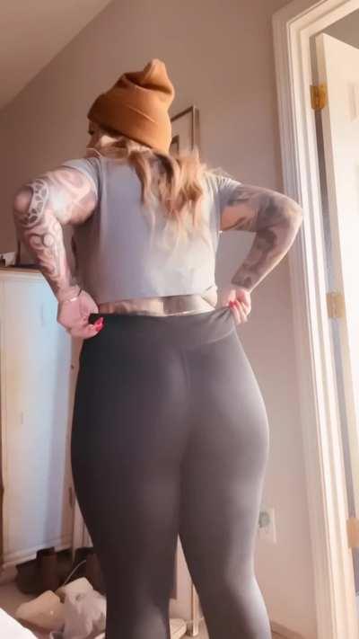 Thank god for pants that stretch 🤘🏼