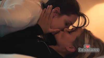 Pia Stutzenstein & Lucie Aron (Alarm fur Cobra 11 - s27e01)