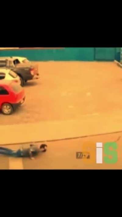 Jab qismat v aapki keh ke le😂😂😂