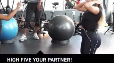 Working out her giant ass in leggings 🍑 (part 1)