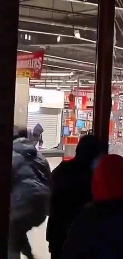 Anti lockdown riots in the Netherlands