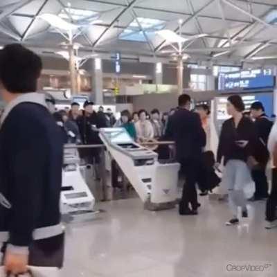 Drunk guy at Incheon Airport frustrated at Self Check-in machine.