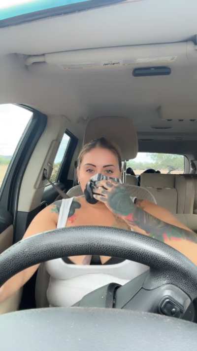 Public sniffing is so thrilling 🥵👃🧦