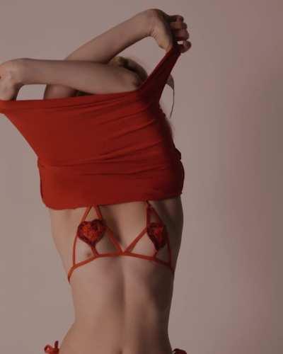 Lady in red 😍😍