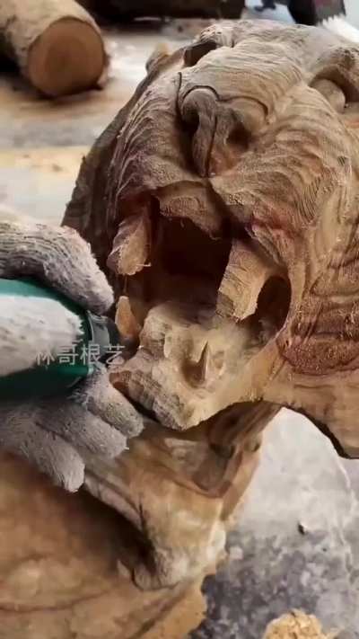 Turning a tree trunk into a stunning sculpture