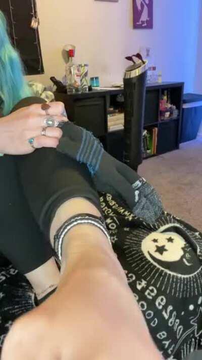 Sexy sweaty feet