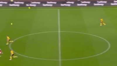 Ben White’s long pass to Gabriel Jesus