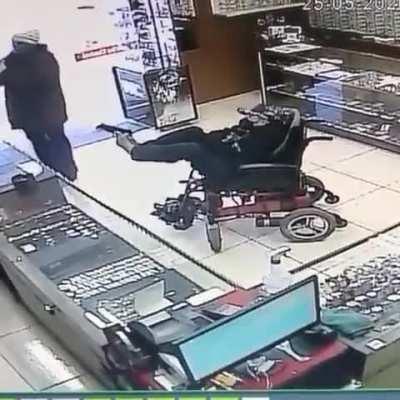 Disarmed, killer without fingers