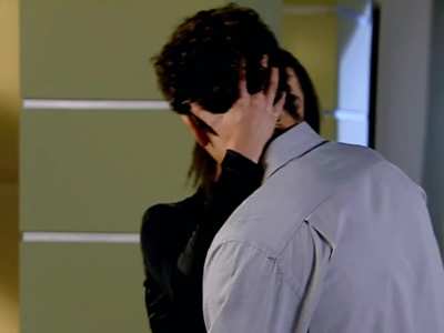 Julianne Trevisol kissing scene