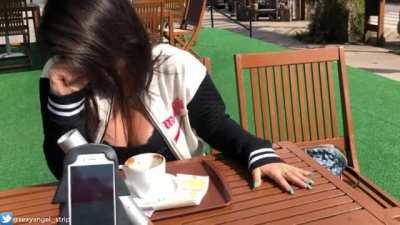 Boyfriend Controls Her Orgasm In Public