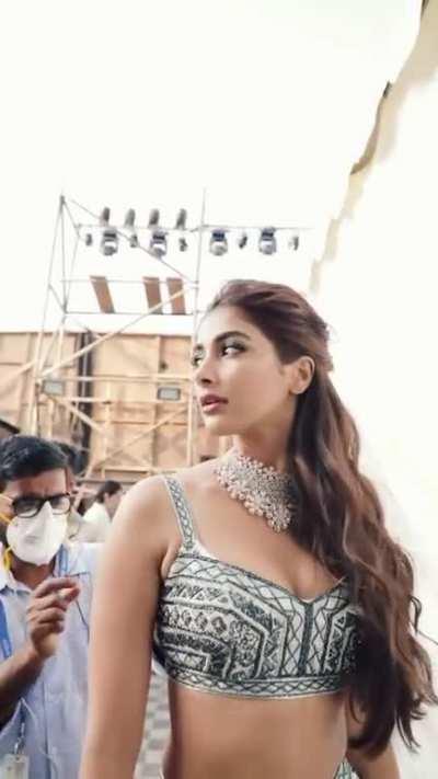 Daily Pooja Hegde post until I get a girlfriend - Day 8