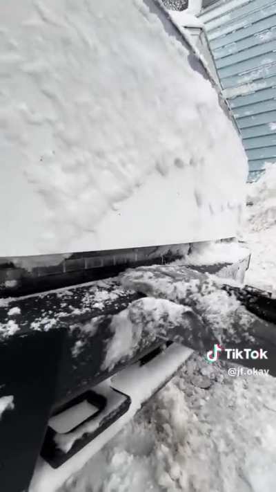 Cyber truck owner finds a design problem with the Cybertruck: snow covers the headlights. 