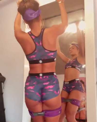 Sommer getting nice and sweaty for you