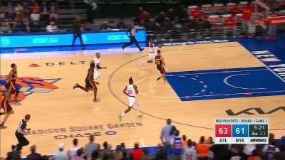 [Highlight] RJ Barrett slams it down on Bogdanovic to tie the game