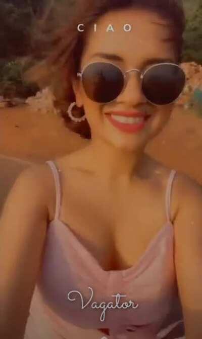 She has an awesome set of coconuts (｡)(｡) 🤤