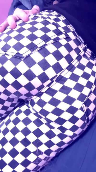 you just can’t resist my farts, can you? just sniffing and pressing that pathetic nose into your screen hehe. go ahead.. thank me 🍑