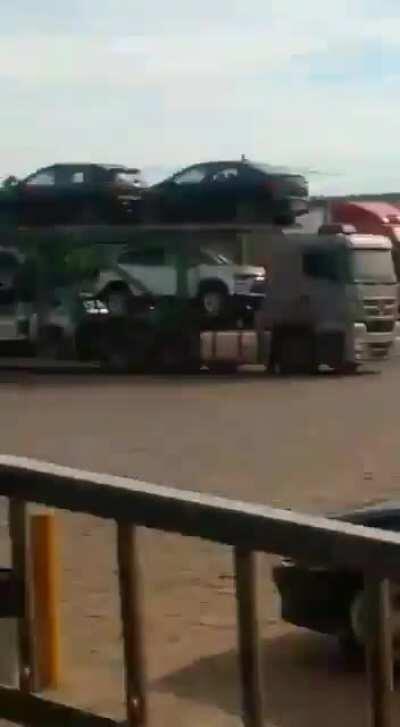 GLOBO FILMANDO ESTACIONAMENTO DA CHURRASCARIA E FALANDO QUE É PARALISAÇÃO, ONDE ESTA O ORGULO DE SER JORNALISTA NESSAS HORAS?