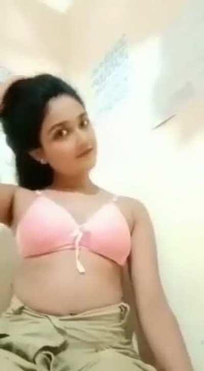 Desi Hottie (Dm to get Indian Unseen Collections For Cheap)