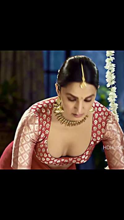 Kiara Advani Down Blouse 4k Scene