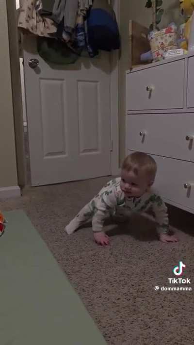 He's clearly got a favourite. (0:14)