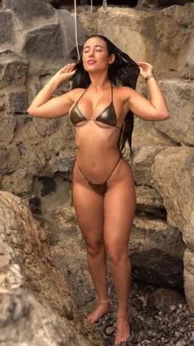 Angievaronaofficial (@angievaronaofficial)