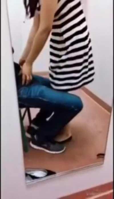 Desi Girl Sucking a Stranger's Cock in Mall Changing Room👅