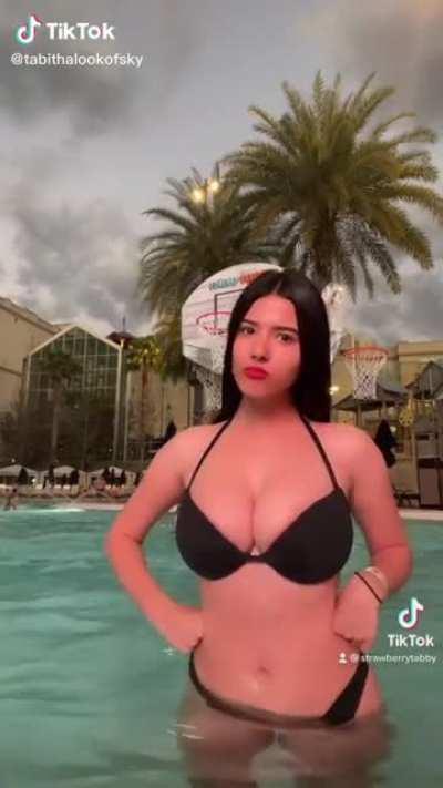 Sunshine on a Cloudy Day 🌥 [@tabathalookofsky]