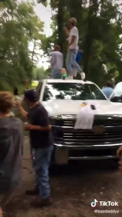 while i gap this road