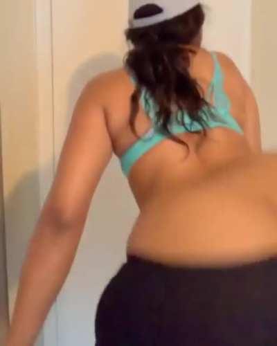 That buttcrack lolababy 😍😍