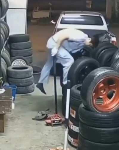 Прыгайте аккуратно, котаны.