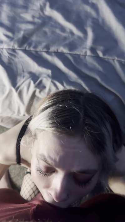 Using her whole throat 😈