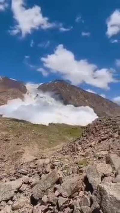 WCGW filming an avalanche from up-close