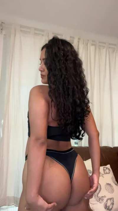 i'm just a horny girl trying to get your attention