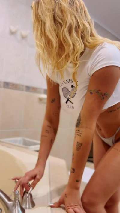 Who's cumming with me in the tub💦