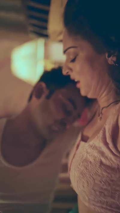 Sandeepa Dhar [Dr. Arora - S01E07 & 08]