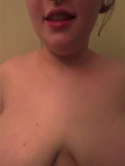 Do you want to fuck my big titties?💕😜 Check out my OF😉