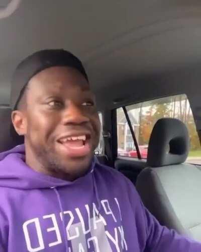 Si lo ve el moai me corto un coco